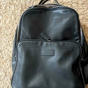 Bally leather backpack in Navy. Unisex bag.